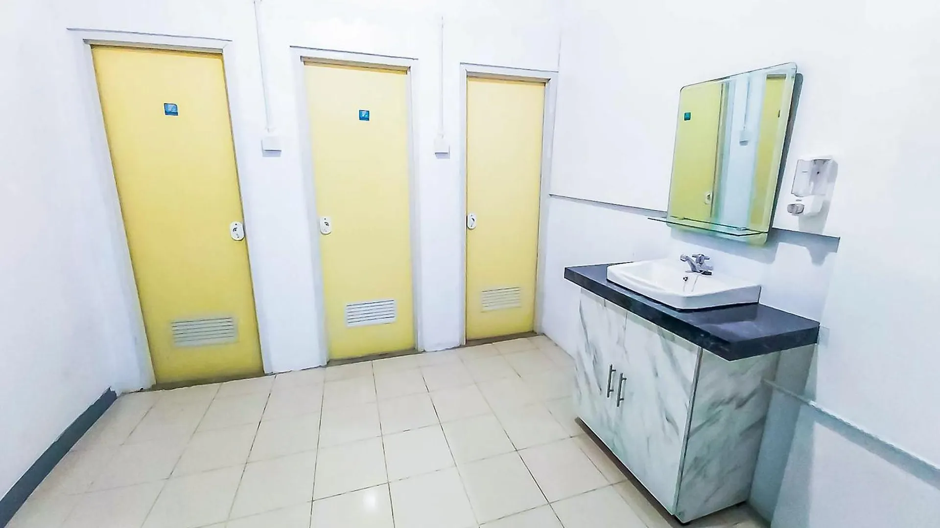 Shooting Star Hostel Kuta Redpartner - Mixed Dormitory Legian  Hotel Legian (Bali)