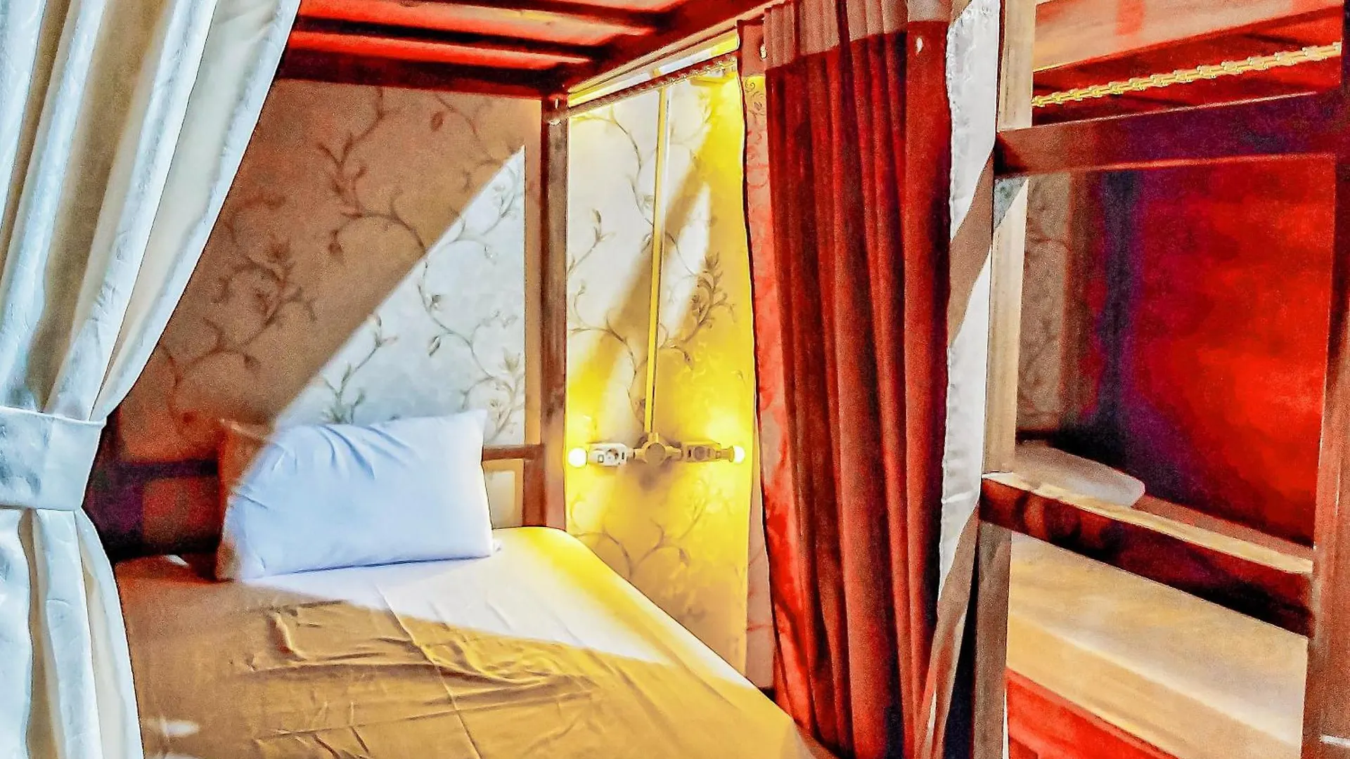 Hotel Shooting Star Hostel Kuta Redpartner - Mixed Dormitory Legian