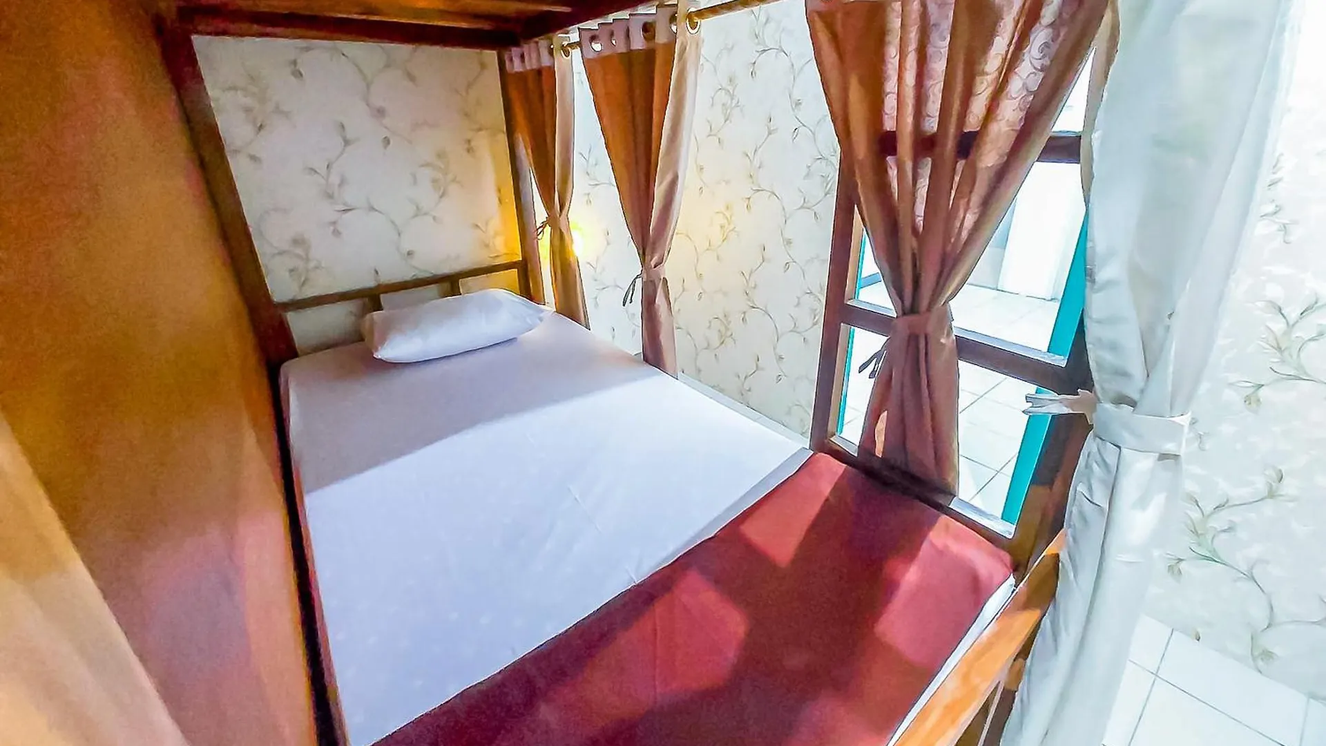 Shooting Star Hostel Kuta Redpartner - Mixed Dormitory Legian  Indonesia