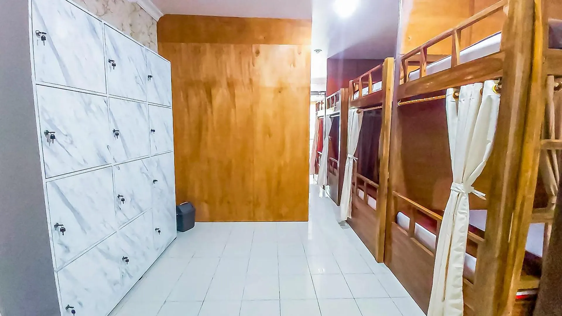 Shooting Star Hostel Kuta Redpartner - Mixed Dormitory Legian  Hotel